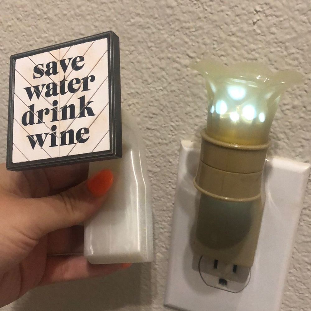 Bath & body works wallflower wine and night light plugs in bundle.